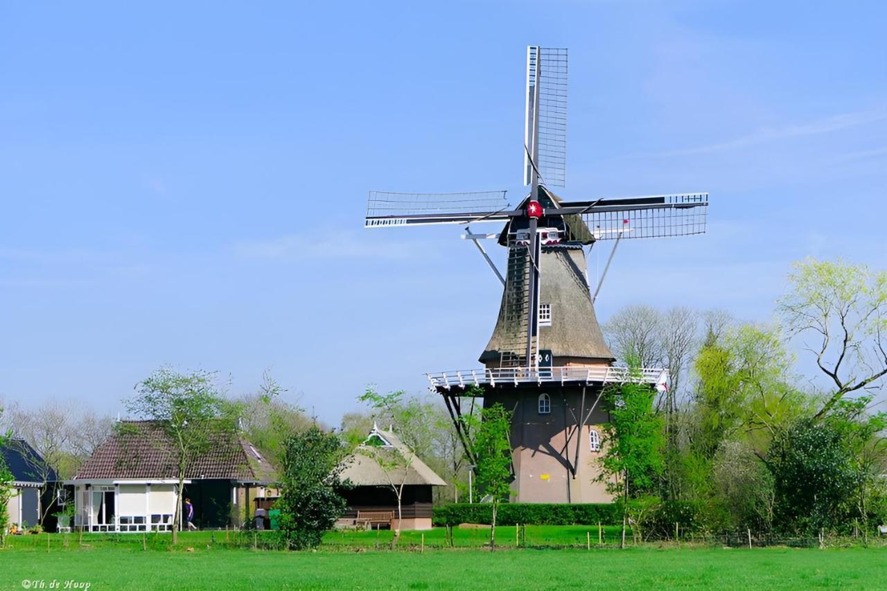 Woonboot In Sumar Gelegen Tussen Leeuwarden En Drachten Suameer Esterno foto