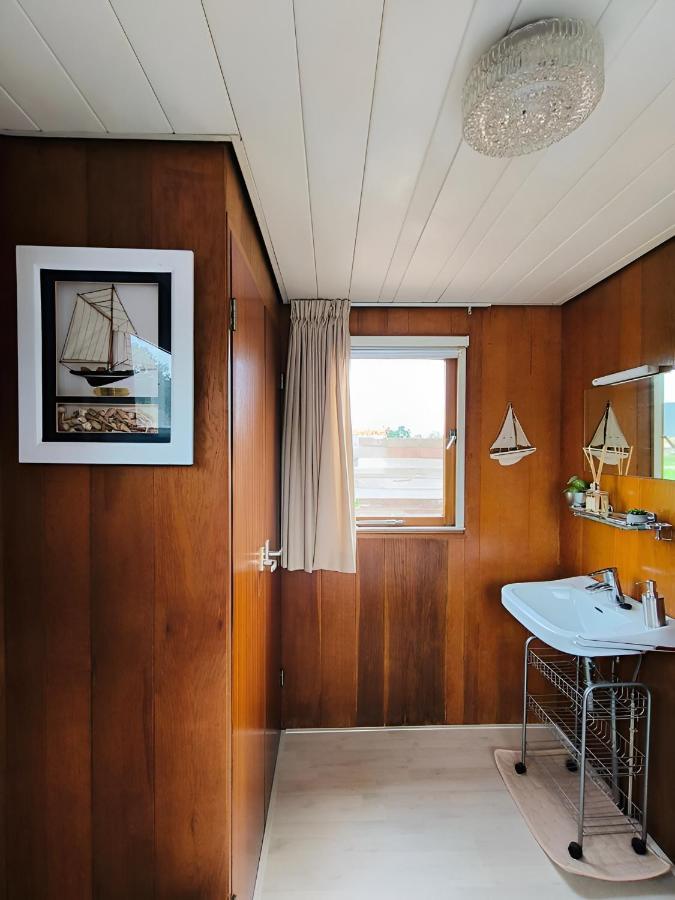 Woonboot In Sumar Gelegen Tussen Leeuwarden En Drachten Suameer Esterno foto